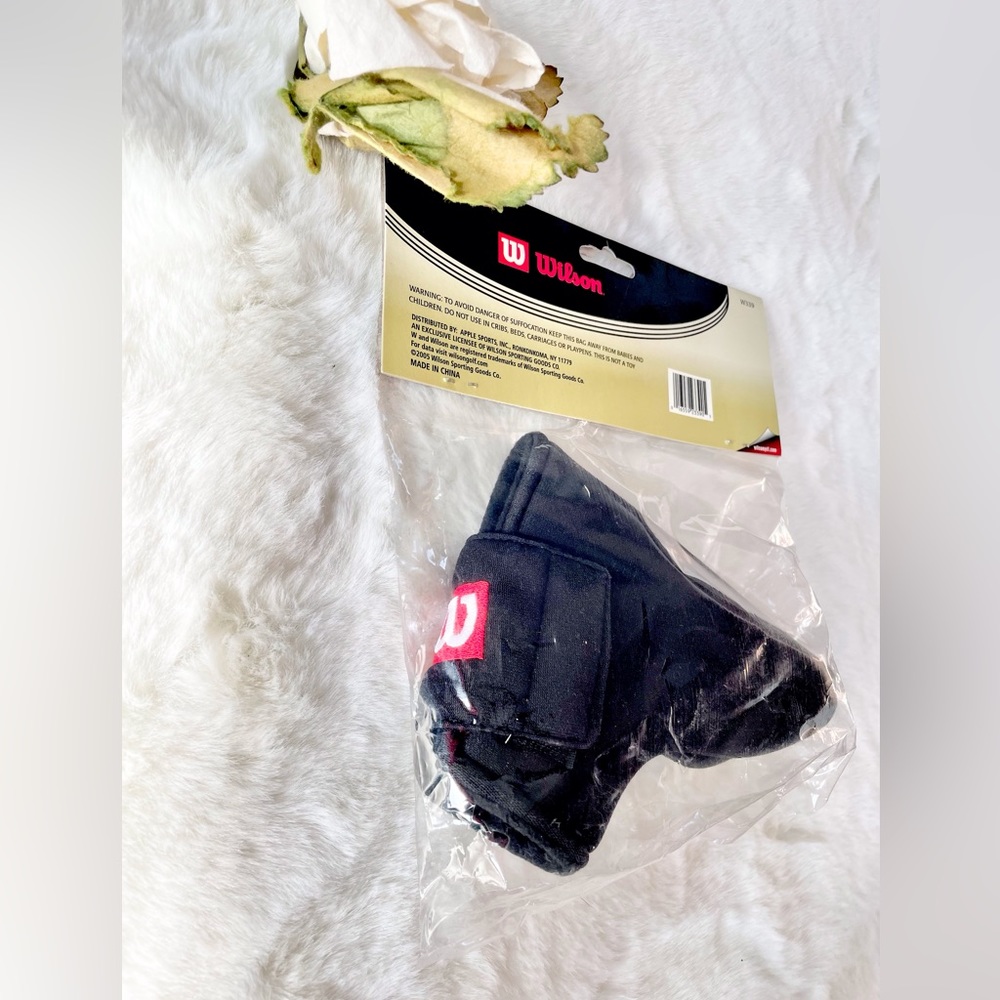 New with tags WILSON OVERSIZED PUTTER COVER. KEEPS YOUR PUTTER DAMSGE FREE Black